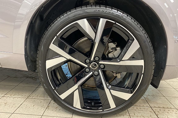 Volvo XC60 12 of 16