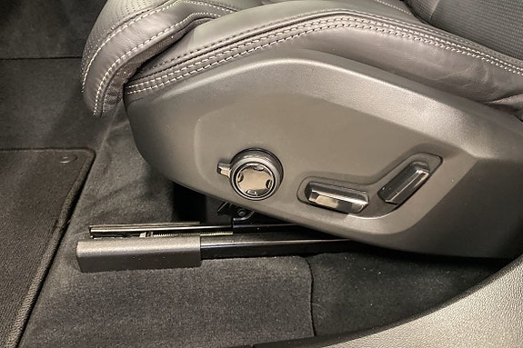 Volvo XC60 16 of 16