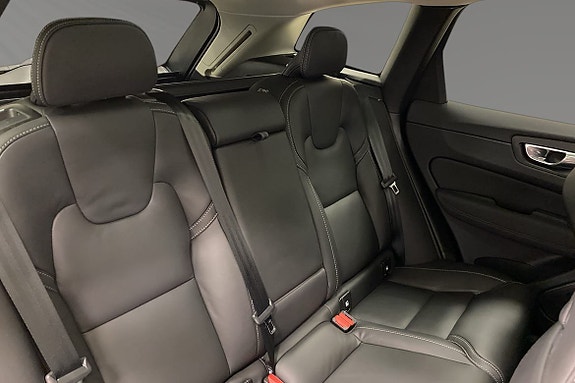 Volvo XC60 11 of 16