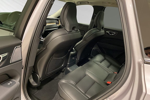 Volvo XC60 8 of 16
