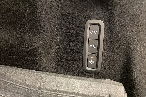 Volvo XC60 13 of 16