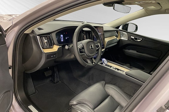Volvo XC60 7 of 16