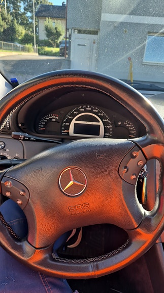 Mercedes-Benz C32 5 of 7