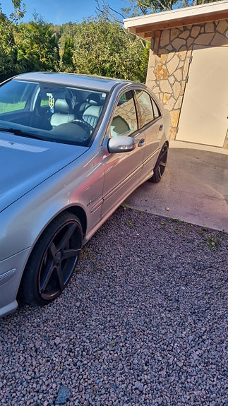 Mercedes-Benz C32 2 of 7