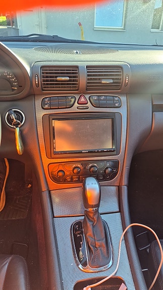 Mercedes-Benz C32 6 of 7
