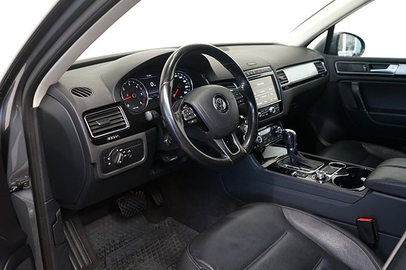 Volkswagen Touareg 9 of 14