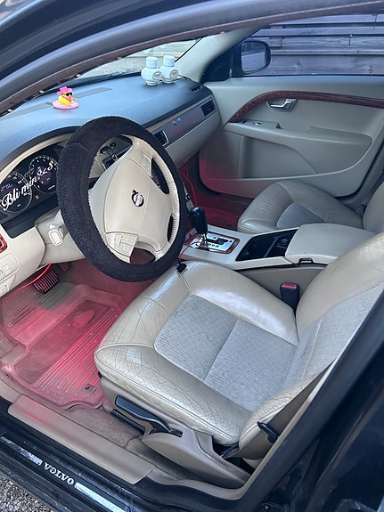 Volvo V70 3 of 6