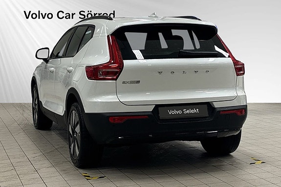 Volvo EX40 3 of 21