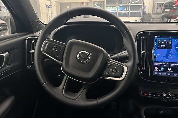 Volvo EX40 12 of 21
