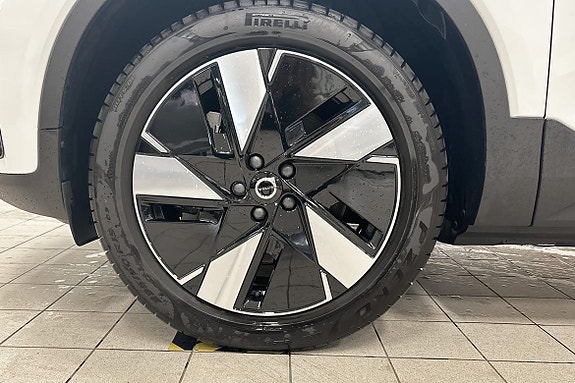 Volvo EX40 10 of 21