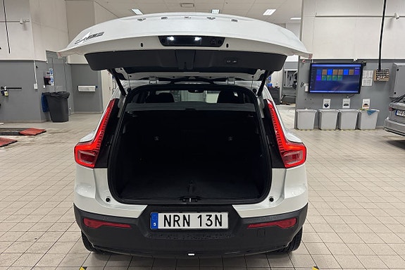 Volvo EX40 19 of 21