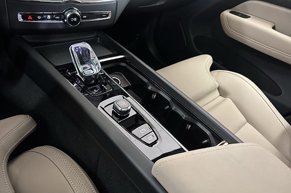 Volvo XC60 18 of 30