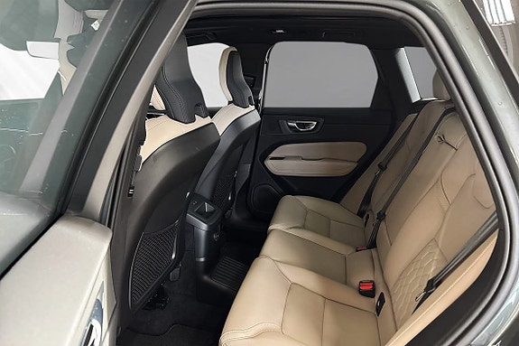 Volvo XC60 8 of 30