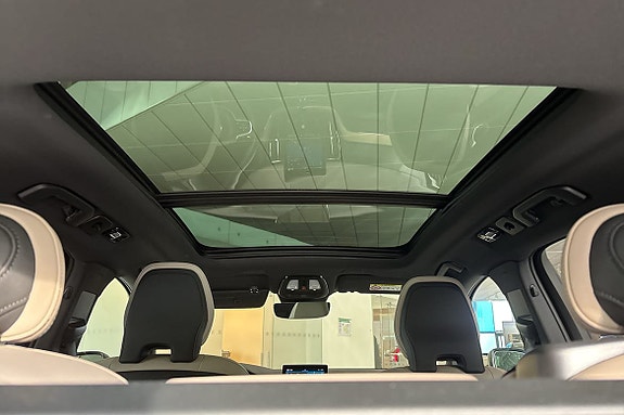 Volvo XC60 15 of 30