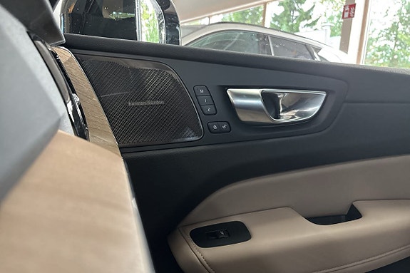 Volvo XC60 30 of 30
