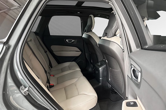 Volvo XC60 11 of 30