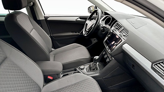 Volkswagen Tiguan 3 of 9
