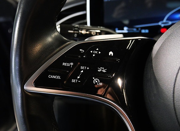 Mercedes-Benz E300 de 17 of 27