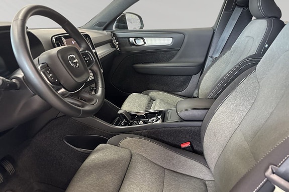 Volvo XC40 8 of 24