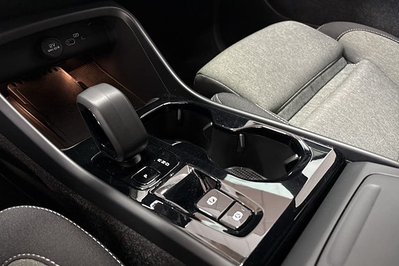 Volvo XC40 17 of 24