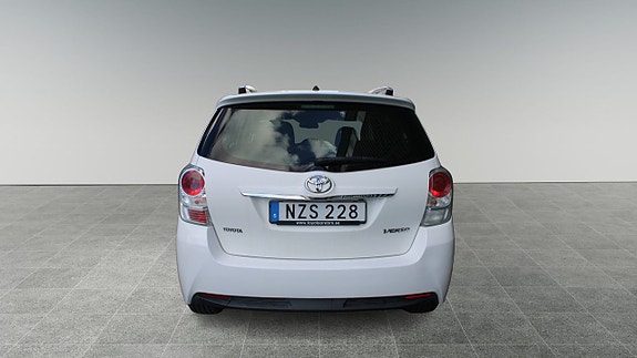 Toyota Verso 5 of 15