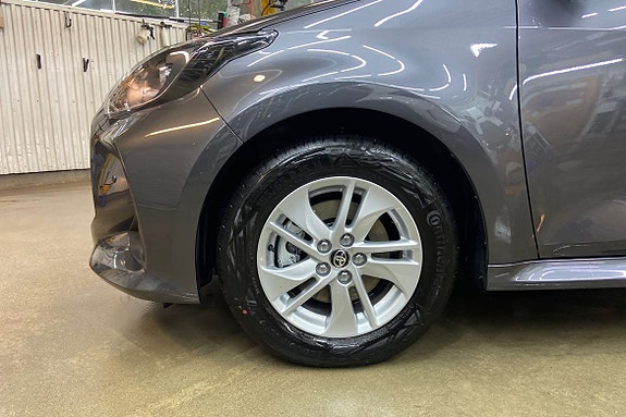 Toyota Yaris 17 of 21