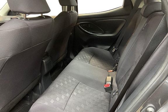 Toyota Yaris 13 of 21