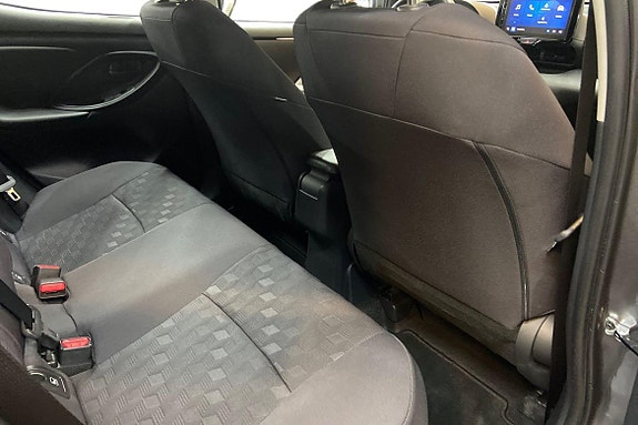 Toyota Yaris 9 of 21