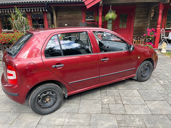 Skoda Fabia 2 of 4