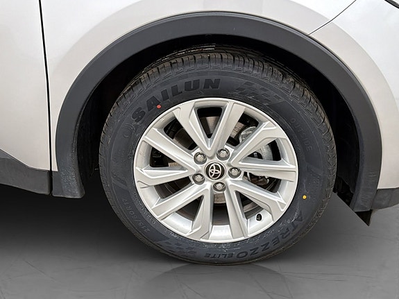 Toyota C-HR 10 of 29