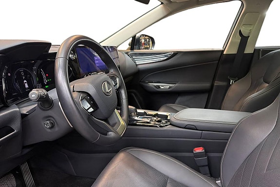 Lexus NX450h+ 14 of 21
