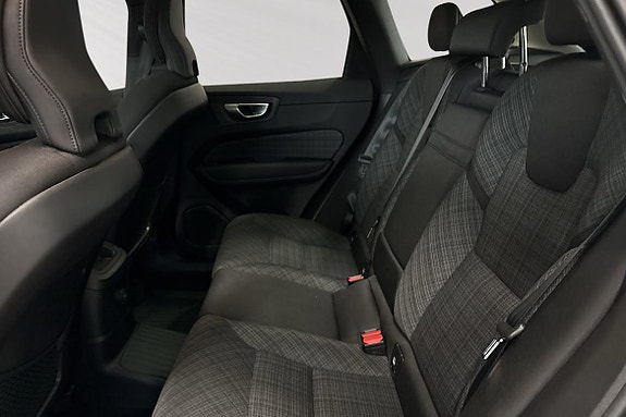 Volvo XC60 8 of 23