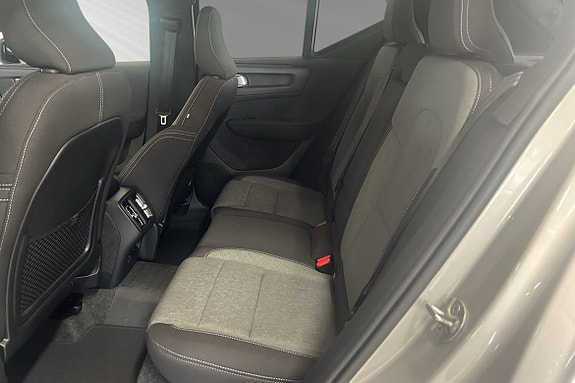 Volvo XC40 9 of 28