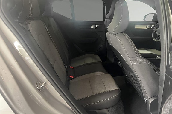 Volvo XC40 12 of 28