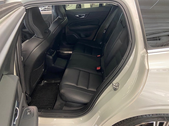 Volvo V60 3 of 10