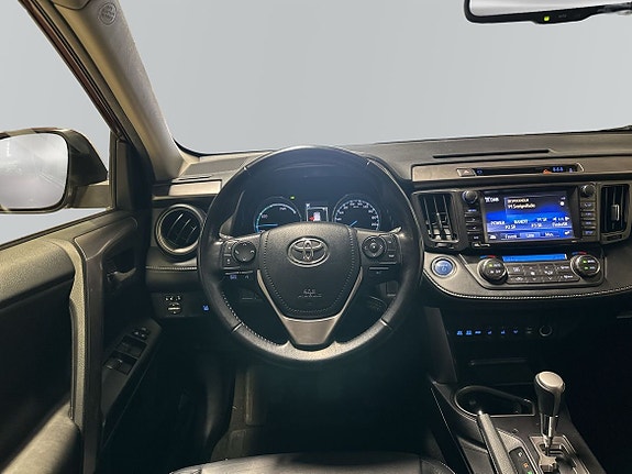 Toyota RAV4 9 of 12