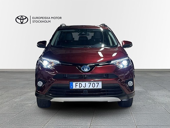 Toyota RAV4 5 of 12