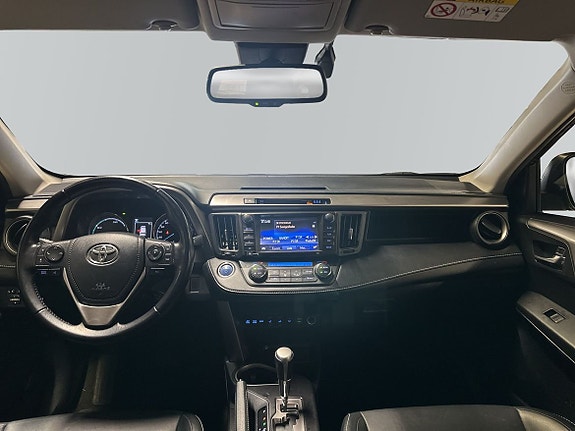 Toyota RAV4 8 of 12