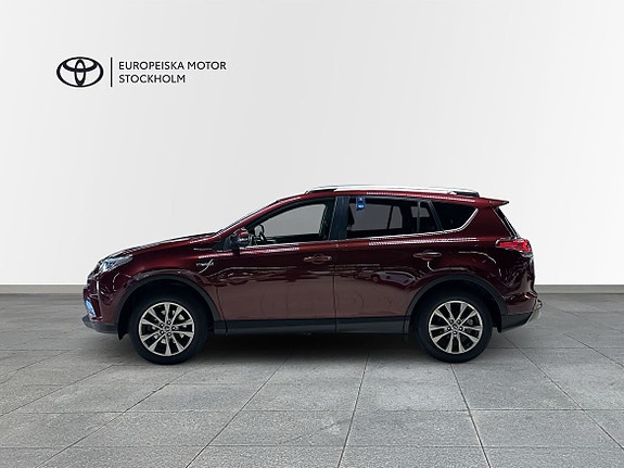 Toyota RAV4 3 of 12