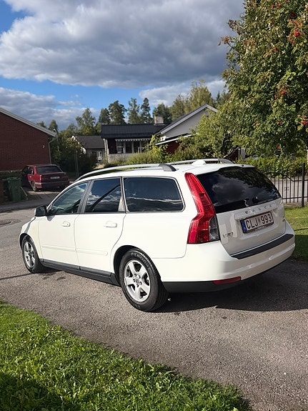 Volvo V50 3 of 6