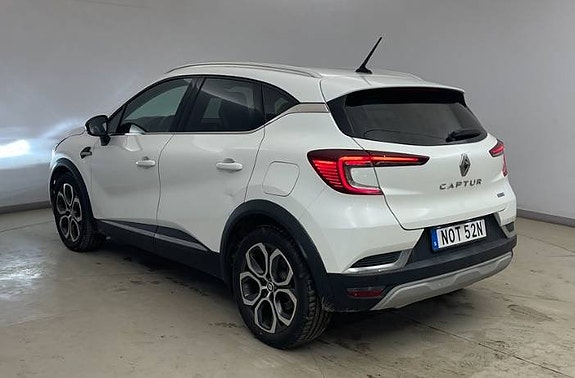 Renault Captur 2 of 5