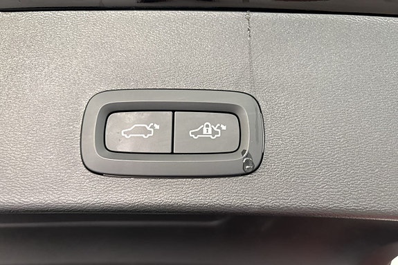Volvo EX40 15 of 27