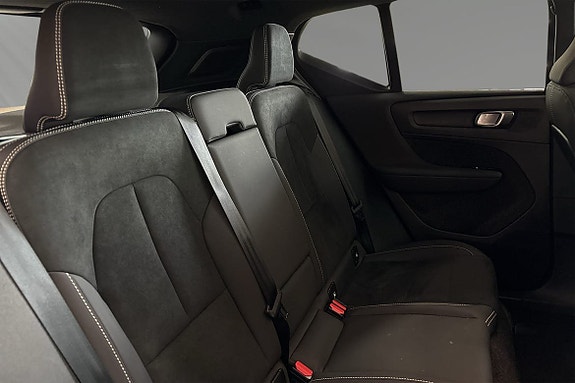 Volvo EX40 11 of 27