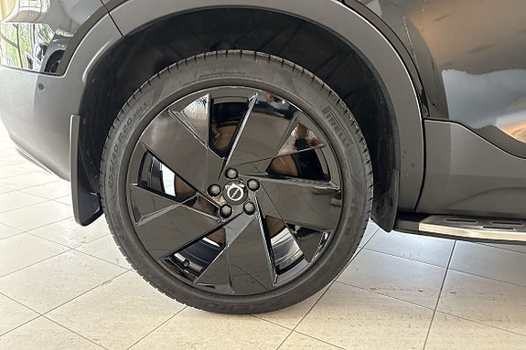 Volvo EX40 12 of 27