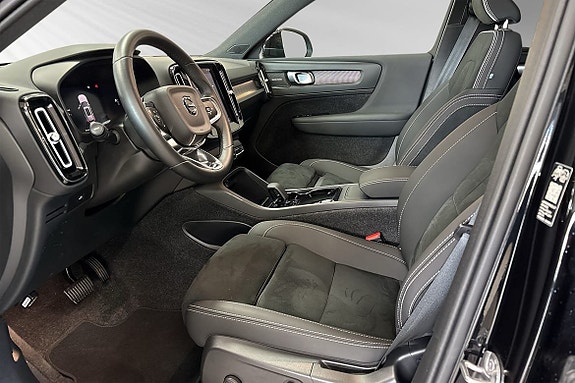 Volvo EX40 7 of 27