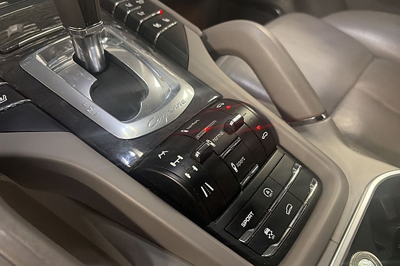 Porsche Cayenne Turbo 16 of 22
