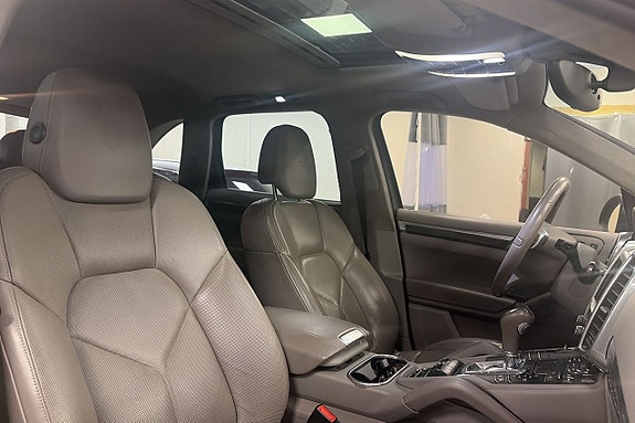 Porsche Cayenne Turbo 10 of 22