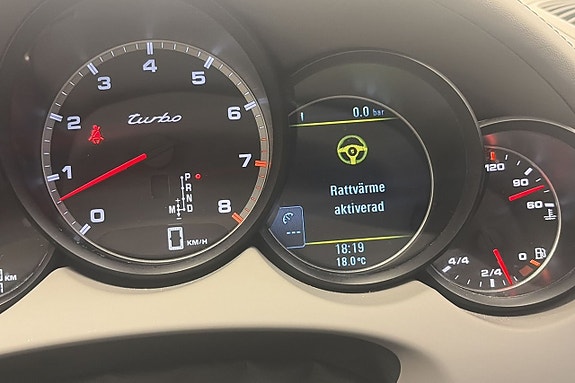 Porsche Cayenne Turbo 19 of 22