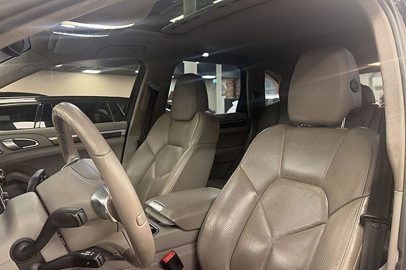 Porsche Cayenne Turbo 8 of 22