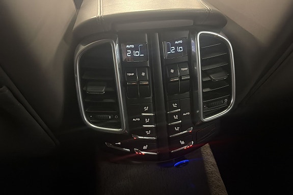 Porsche Cayenne Turbo 22 of 22